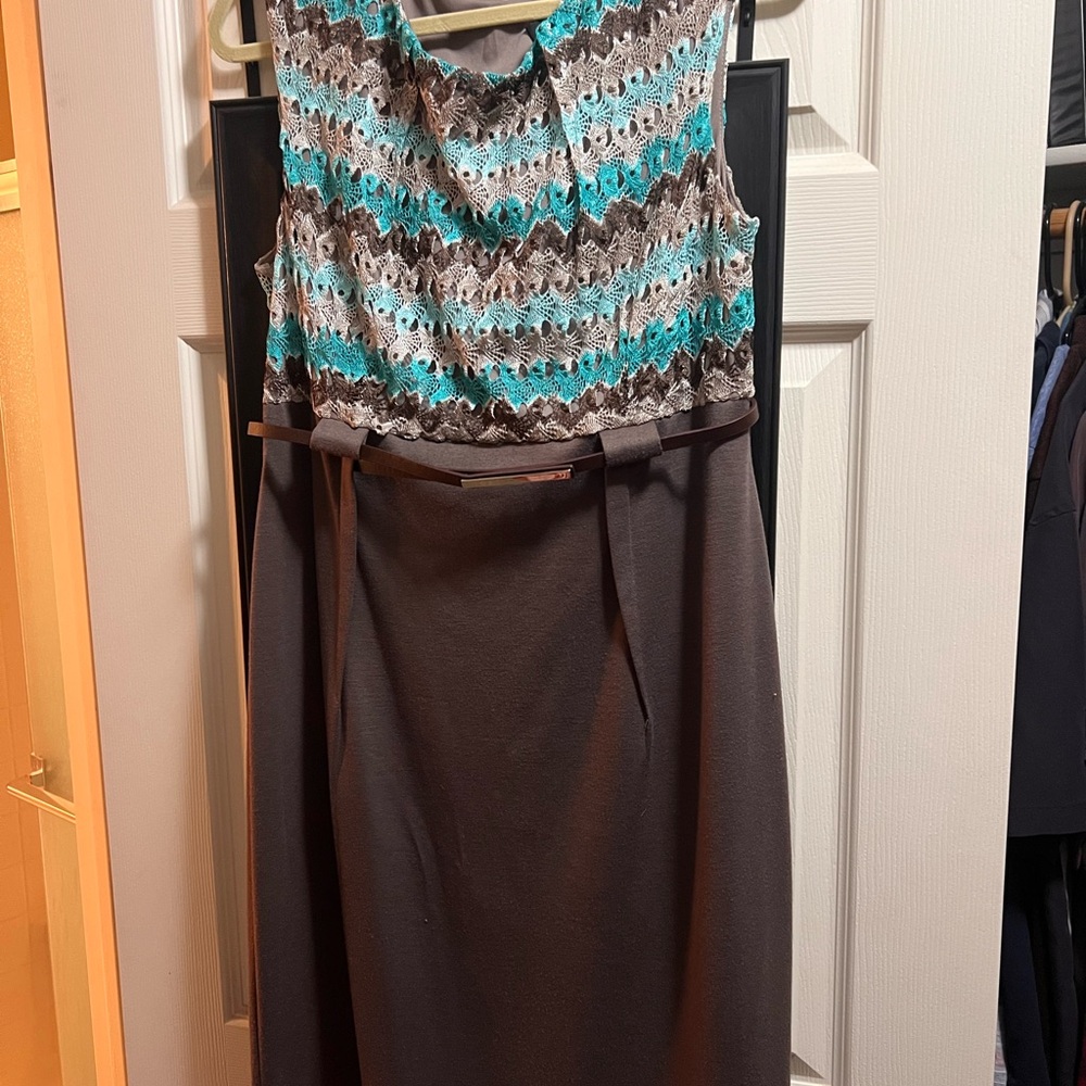 Chic Sleeveless Lace Dress in Brown and Teal